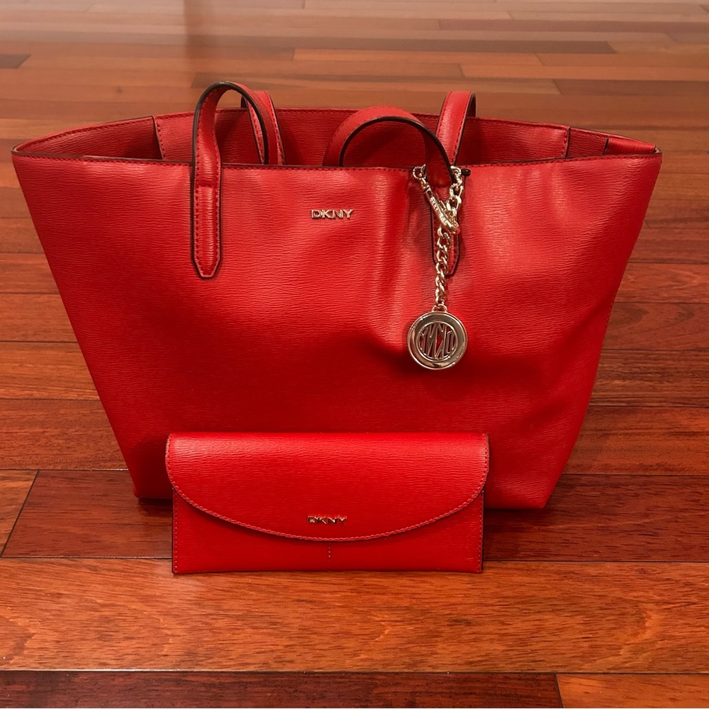 DKNY Donna Karen Bryant Medium Zippered Shoulder Tote Bag With‎ Matching Wallet